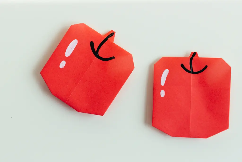 how to make an origami apple | OrigamiOk