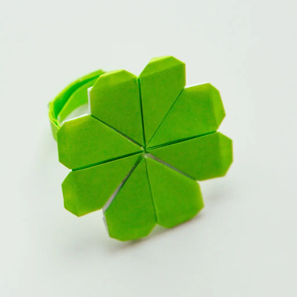 origami leaf clover ring | origamiok.com