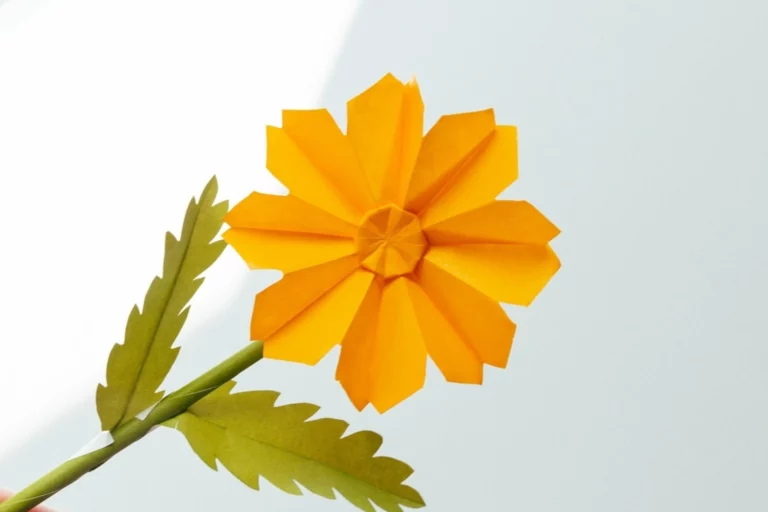 How to Fold an Origami Daisy Flower