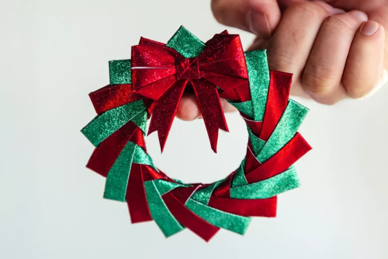 How to Make an Origami Christmas Wreath